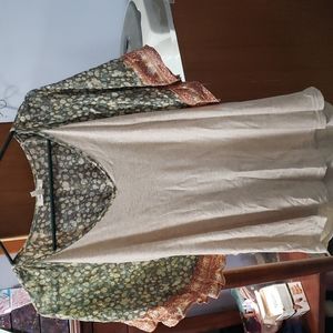 Maurices boho blouse size XS flower pattern beige